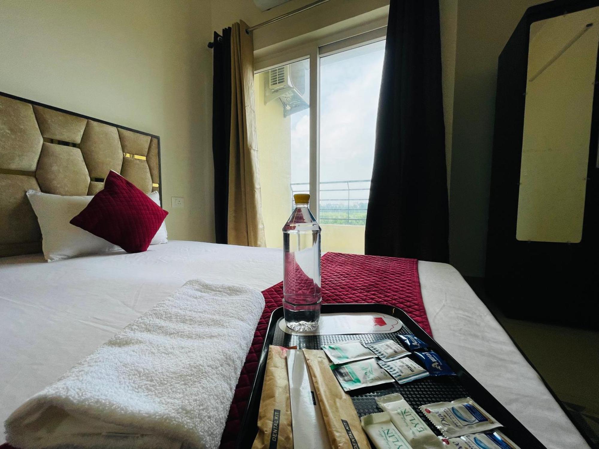 Atulyam Stays Sushant Golf City Lucknow Bagian luar foto