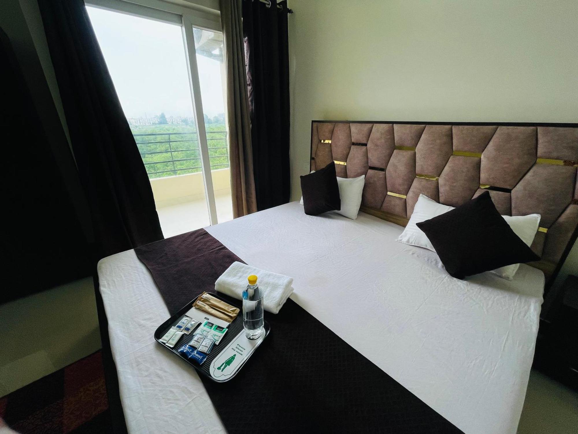 Atulyam Stays Sushant Golf City Lucknow Bagian luar foto